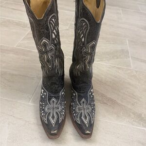 Black Western Boots with Cross Embroidery